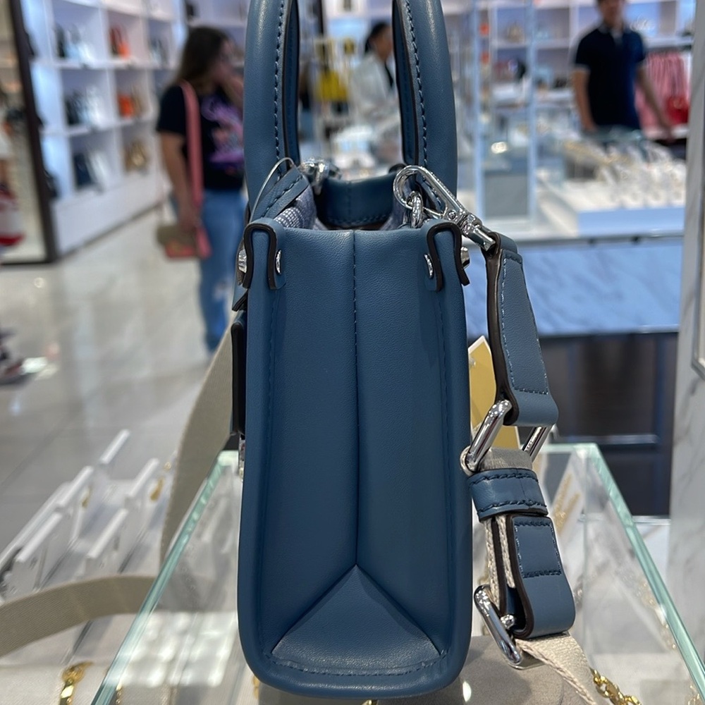 Michael Kors Mirella Extra-Small Ombré Logo Crossbody Shopper XBODY 
Denim
NWT - Picture 10 of 16